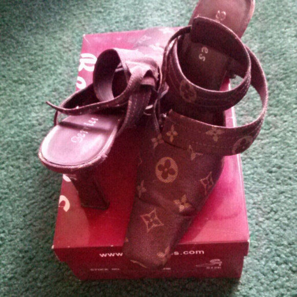 Shoes - Picture 2 of 4